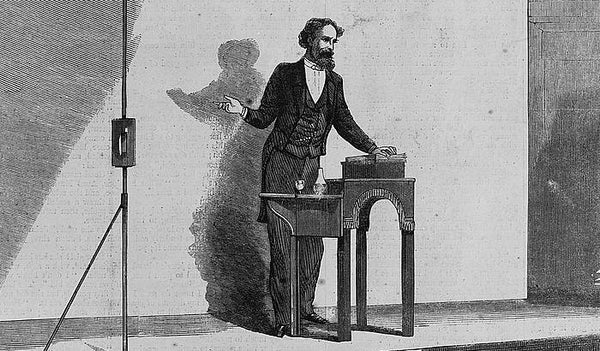 Vorbildlich vorbereitet: Charles Dickens und sein Stehpult