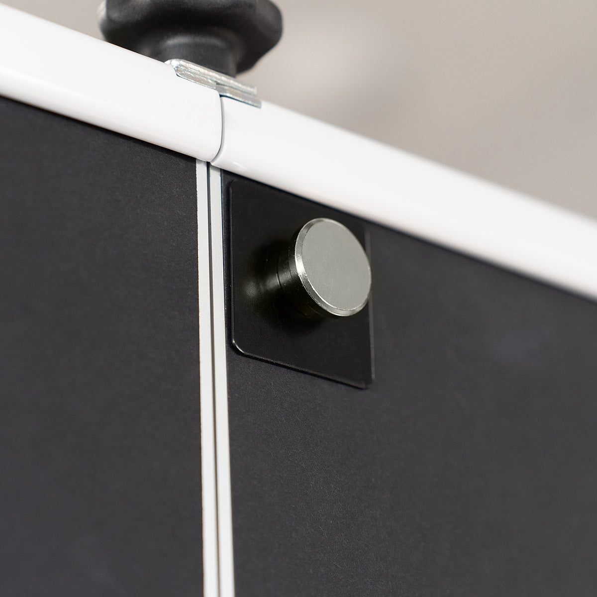 Kleine Stahlbleche, selbstklebend, für Magnete