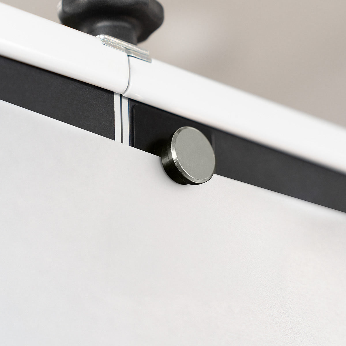 Kleine Stahlbleche, selbstklebend, für Magnete