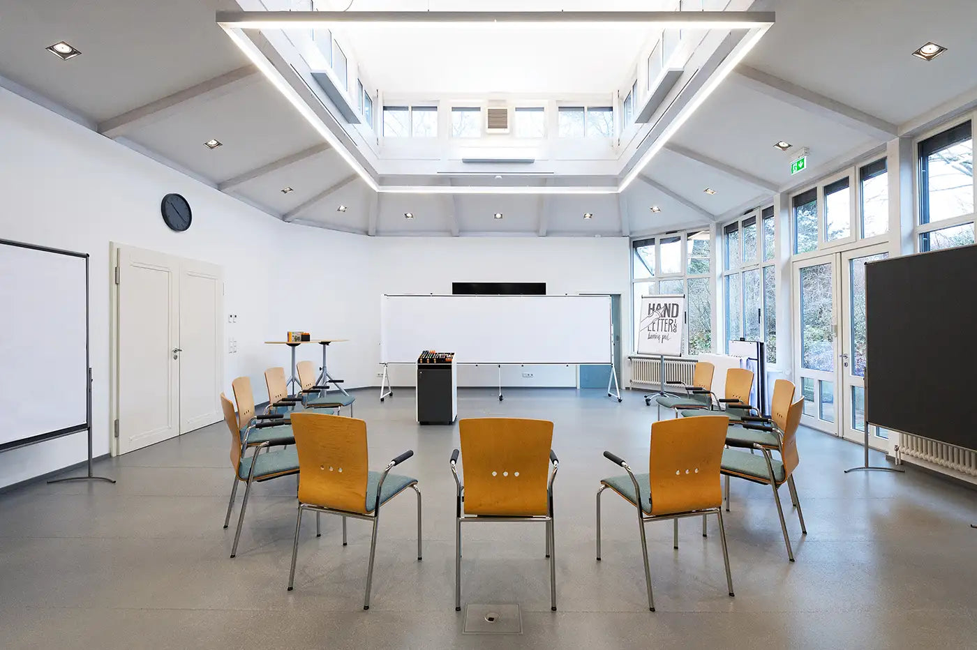 Circle Schulungsraum mit Stuhlkreis